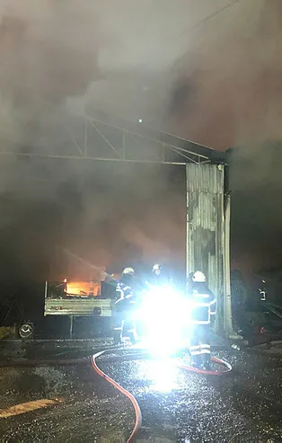 Kocaeli'de belediyeye ait depoda yangın