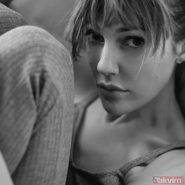 Meryem Uzerli üstsüz paylaşım! Sütyensiz pozlarını yayınlayan Meryem sosyal medyayı ikiye böldü! Yelpaze detayı dikkat çekti - 4