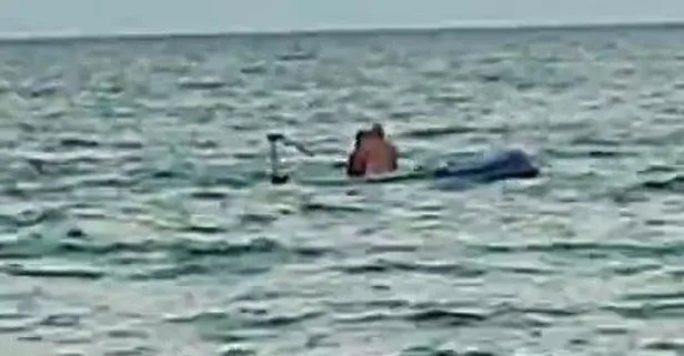 Denizin ortasında kadına şiddet! Sahilden çığlık seslerini duyanlar sadece izleyebildi: O anlar kamerada