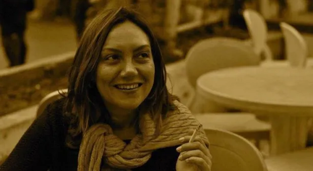 gamze-ozer-oldu-mu-sihir-annemin-senaristi-gamze-ozer-neden-oldu-hastaligi-neydi-gamze-ozer-kimdir-kac-yasinda-1656149998723.jpg Gamze Özer ÖLDÜ MÜ? Gamze Özer kimdir, kaç yaşındaydı? Sihirli Annem'in senaristi Gamze Özer neden öldü, hastalığı neydi? Dizileri ve filmleri...-5