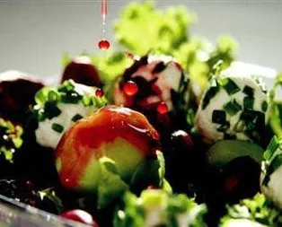 Vişne Sirkeli Yeşil Salata Tarifi