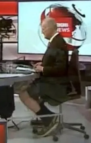 BBC spikeri Shaun Ley haber bültenini şortla sununca sosyal medyanın diline düştü