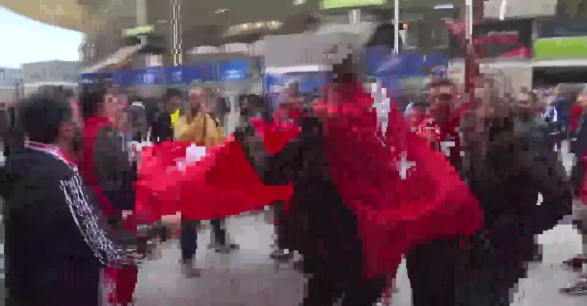 Stade de France bu sesle yankılandı: Şehitler ölmez vatan bölünmez