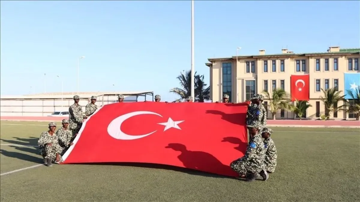 Somali Cumhurbaşkanı Mahmud Gorgor Komandolarını ziyaret etti