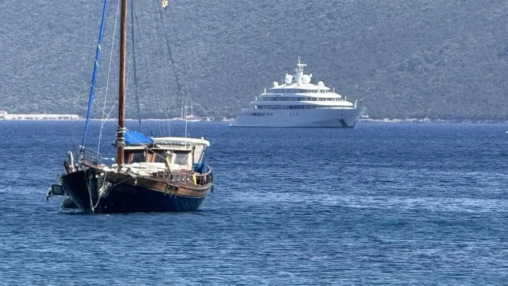 150-milyon-dolarlik-yuzen-saray-bodrumda-yillik-gideri-15-milyon-dolar-1782670954384.jpeg 150 milyon dolarlık yüzen saray Bodrum’da: Yıllık gideri 15 milyon dolar-3