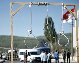 Halk, FETÖ’cü hainler için darağacı kurdu