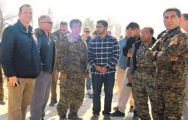 ABD'li komutan Rakka’da PKK/PYD’li teröristlere moral ziyaretinde bulundu-2