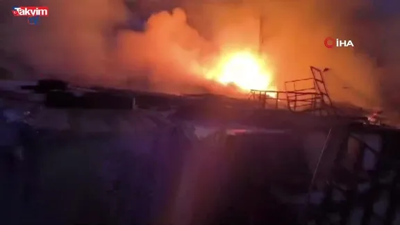 Afyon'da iş yeri yangına teslim oldu!