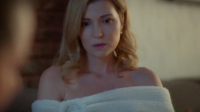 inci-tanelerinde-sicagi-sicagina-2-ayrilik-diziyi-finalin-kiyisina-getirdi-veda-1711709234662.jpeg Veda gongları çalıyor! İnci Taneleri'nde sıcağı sıcağına 2 ayrılık; Dizi finalin kıyısında!-6