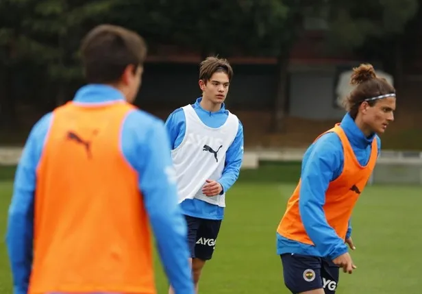 fenerbahce-shakhtar-donetsk-canli-mac-izle-fb-shakhtar-hazirlik-maci-sifresiz-bedava-canli-yayin-nasil-izlenir-1650373398559.jpg 📺Fenerbahçe - Shakhtar Donetsk CANLI MAÇ İZLE | FB Shakhtar hazırlık maçı şifresiz bedava CANLI YAYIN nasıl izlenir? Maçın 11'leri...-4