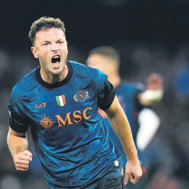 Devler pusuda bekliyor