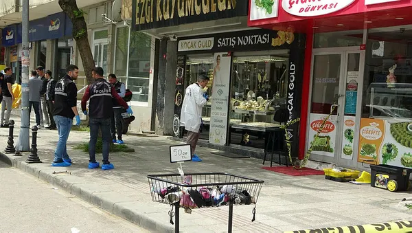 1650967728227.jpg Tuzla'da soygun dehşeti! Kuyumcuyu vurup bir torba altınla kayıplara karıştılar-2
