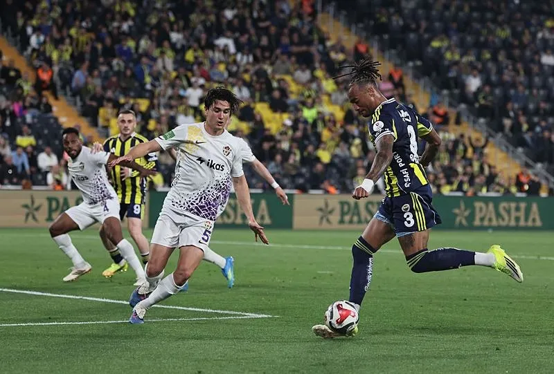 fenerbahce-eyupspor-karsisinda-cikis-ariyor-1789890334415.jpeg İsmail Kartal'dan orta saha sürprizi! Eyüp maçında yıldız isim kulübede olacak-5