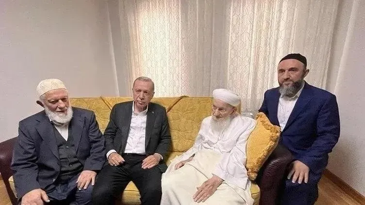 ismailaga-hasan-efendi-kimdir-ismailaga-cemaati-lideri-hasan-kilic-kac-yasinda-neden-vefat-etti-iste-biyografi-1713801172777.jpeg İsmailağa Cemaati Lideri Hasan Kılıç kaç yaşında, neden vefat etti? İsmailağa Hasan Efendi kimdir? İşte biyografisi...-3