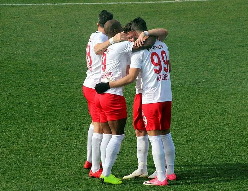 Ümraniyespor hız kesmiyor
