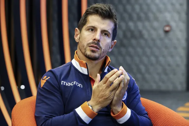 Galatasaray maçı öncesi Başakşehir'de Emre Belözoğlu şoku-3