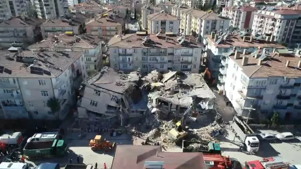 Elazığ'daki 6.8'lik depremde yıkılan Aykent apartmanı ile ilgili şok iddia: Kolonları kesildi-1