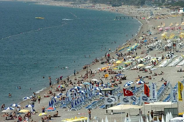 Korkutan rapor: Konyaaltı sahili 10 ayda 10 bin metrekare eridi