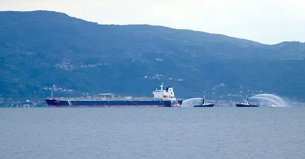 İzmit Körfezi'nde yangın paniği! Tanker gemisinde alevler yükseldi