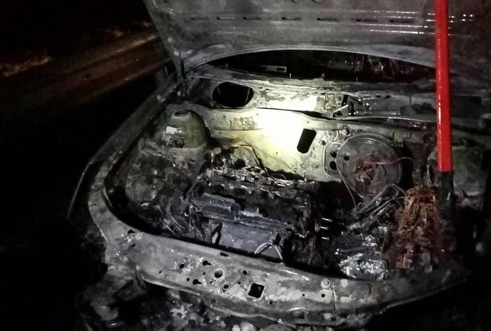 TEM’de yanan otomobil küle döndü