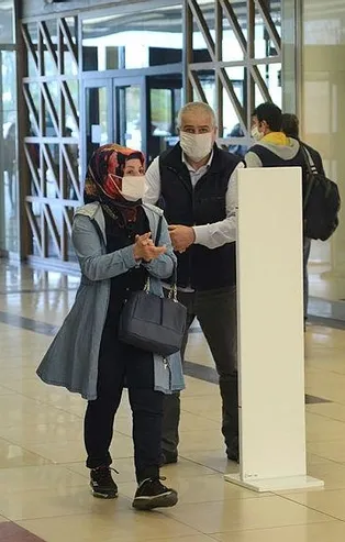 Son dakika: Bakan Koca uyarmıştı... AVM'lere giren kişi sayısı belli oldu!