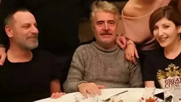 ugur-yucelin-30-kilo-verme-sirri-66lik-usta-sanatci-36liklara-meydan-okuyor-keske-zayiflamasaydim-1702149326198.jpeg Uğur Yücel'in 30 kilo verdiren diyeti! 66'lık usta sanatçı mum gibi eridi! "Keşke zayıflamasaydım..."-6