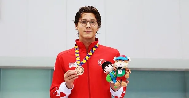 Milli yüzücüler Berke Saka ve Mert Kılavuz’dan Avrupa Gençler Şampiyonası’nda altın madalya kazandı!