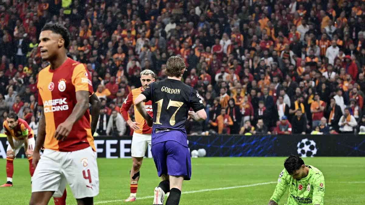 Galatasaraylı yıldızlara Şampiyonlar Ligi'nde eleştiri yağdı