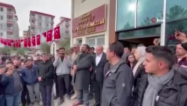Şehit Teğmen Duabey Onur Öztürkmen'in silah arkadaşlarından tüyleri diken diken eden marş
