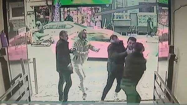 kadina-siddeti-engelleyen-esnafa-kilicli-saldiri-1645086525465.jpg Cihangir karıştı! Kadına şiddeti engelleyen esnafa kılıçla saldırdı - 4