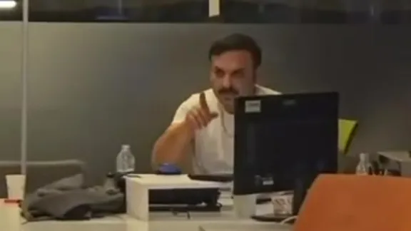 BeIN Sports TV binasına silahla girdi, özür dilenmesini istedi | O anlar kamerada!