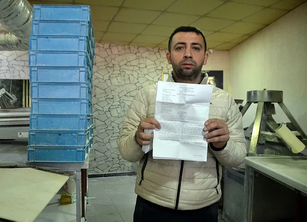 1649845911821.jpg Yere dökülen unlarla lavaş üretiliyordu! O fırının sahibinden açıklama geldi: Şantaja uğradım-3