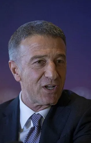 Trabzonspor Başkanı Ahmet Ağaoğlu: Şampiyonluğu hakem hataları belirliyor
