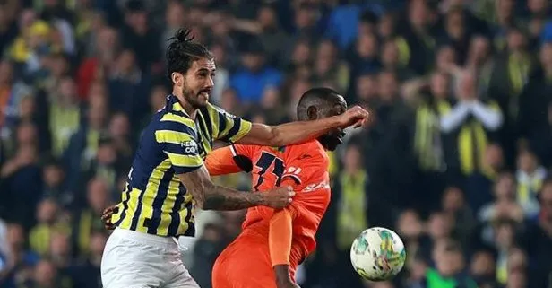 Fenerbahçe-Başakşehir karşılaşmasındaki tartışmalı penaltı kararını Erman Toroğlu değerlendirdi: Bunlar futbolu bilmiyor