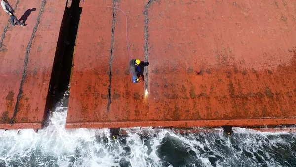 son-dakika-zeyrinburnunda-gemiye-oturan-gemi-sokumu-basladi-1615289470388.jpg SON DAKİKA: Zeytinburnu'nda karaya oturan gemi! Sökümü başladı-6