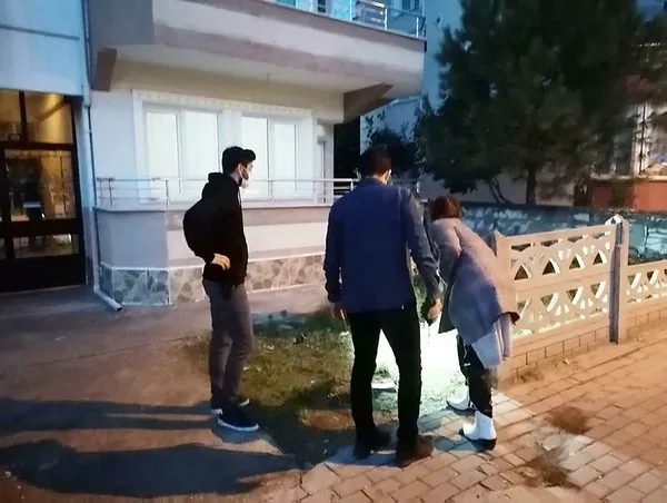 kirklarelinin-luleburgaz-ilcesinde-bicakli-saldiriya-ugrayan-yeni-evli-kadin-oldu-1636063066448.jpg Kırklareli'nin Lüleburgaz ilçesinde bıçaklı saldırıya uğrayan yeni evli kadın öldü-4