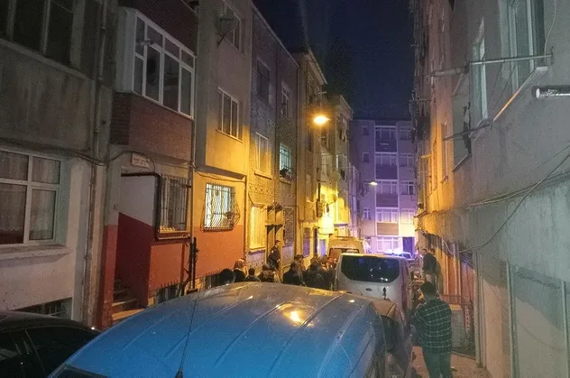 İstanbul'da korkunç olay! Uyanan ev sahibinin boğazını kesip bileziklerini çaldılar
