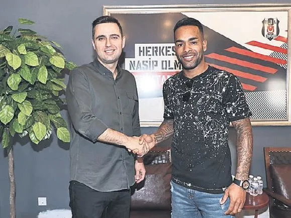 trabzonspor-yeni-transferi-trezeguetye-kavustu-yildiz-oyuncu-istanbula-geldi-1656803429360.jpeg Trabzonspor, yeni transferi Trezeguet’ye kavuştu! Yıldız oyuncu İstanbul'a geldi-4