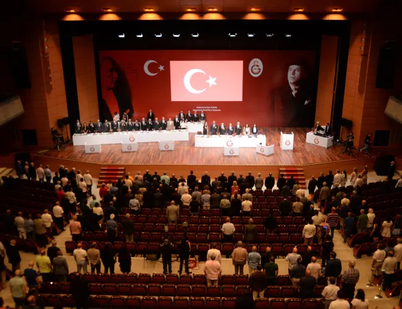 Galatasaray’da tarihi kurul! Yönetime tam yetki