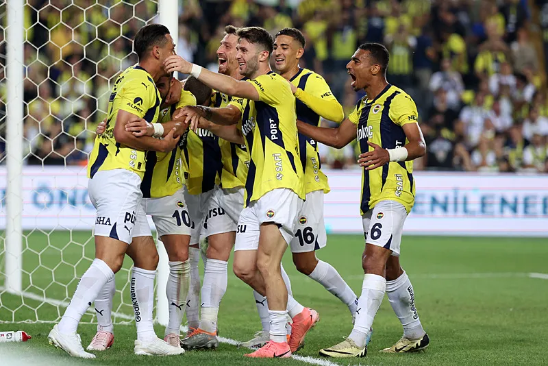 Spor yazarları Fenerbahçe - Lugano maçını değerlendirdi! 2 yıldıza büyük övgü - 13