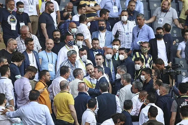 Fenerbahçe'de Ali Koç 6 bin 459 oyla yeniden başkanlığa seçildi-5