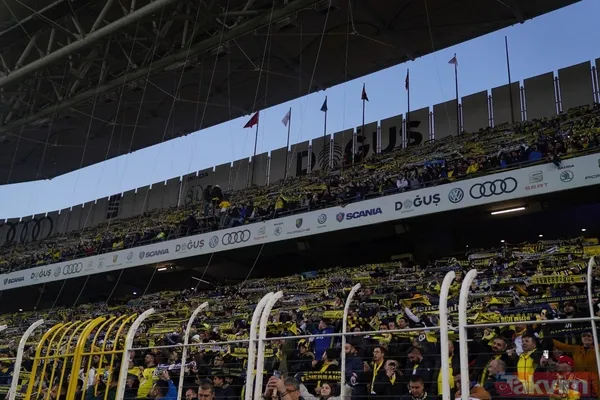 Fenerbahçe - Galatasaray derbisinde dikkat çeken kareler! O hareket damga vurdu... - 21