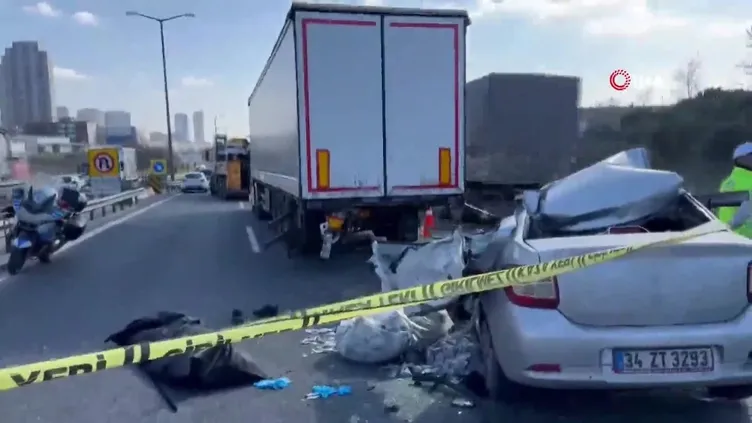 VİDEO 💥 Hadımköy kaza haberi: TEM'de zincirleme trafik kazası! Otomobil TIR'a saplandı: 1 ölü 🚑 (Olay yeri görüntüsü)
