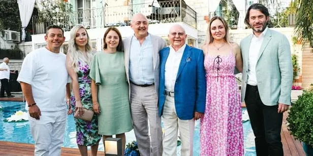 kendinden-42-yas-kucuk-sevgilisiyle-evlenen-lucien-arkas-kimdir-nereli-kac-yasinda-lucien-arkas-meslegi-ailesi-1656579291319.jpg Kendinden 42 yaş küçük sevgilisiyle evlenen Lucien Arkas kimdir, nereli, kaç yaşında? Lucien Arkas mesleği, ailesi ve hayatı!-4