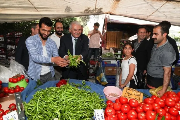 Binali Yıldırım Tuzla'da pazar esnafını ziyaret etti-5