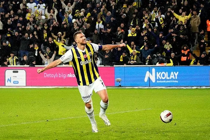 lider-kanarya-ezdi-gecti-fenerbahce-kadikoyde-konyaya-karsi-gol-sov-yapti-1704926829782.jpeg Lider Kanarya ezdi geçti! Fenerbahçe Kadıköy'de Konya'ya karşı gol şov yaptı-3