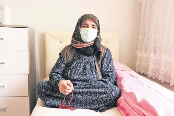 coronavirusu-yenen-hastalara-alkislarla-taburcu-ediliyor-1586647957747.jpeg Coronavirüsü yenen hastalara alkışlarla taburcu ediliyor-2