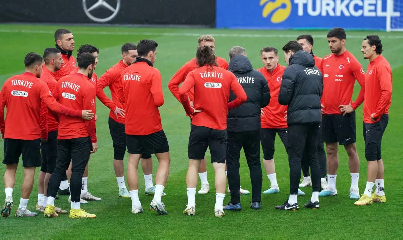 Kuntz'dan flaş karar! İşte Türkiye Ermenistan maçı 11'i - 1