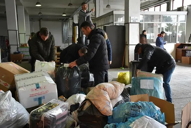 7den-70e-tum-turkiye-depremzedeler-icin-yardim-kostu-1675811357467.jpeg
