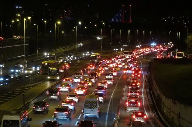Kısıtlama sonrası İstanbul güne hareketli başladı | İstanbul yol durumu